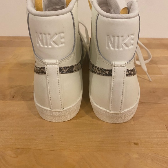 Nike Blazer Mid 77 in color Snake - Picture 3 of 5
